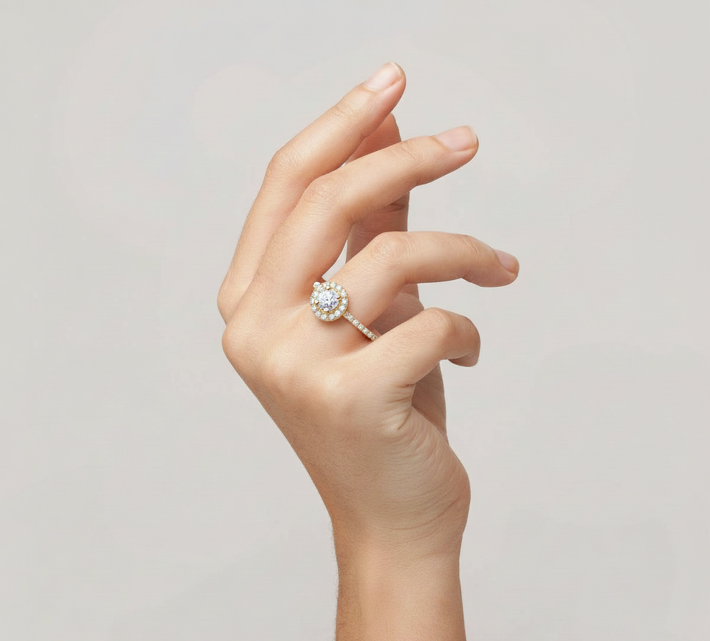 Złoty pierścionek z brylantami 0,64 ct – NBW-551